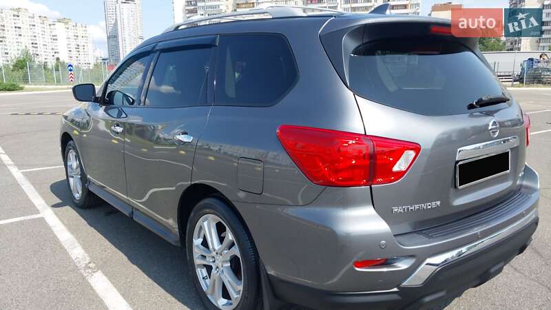 Позашляховик / Кросовер Nissan Pathfinder 2018 в Києві