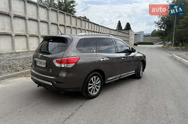 Позашляховик / Кросовер Nissan Pathfinder 2016 в 