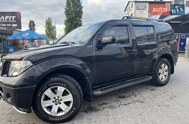 Позашляховик / Кросовер Nissan Pathfinder 2005 в Києві