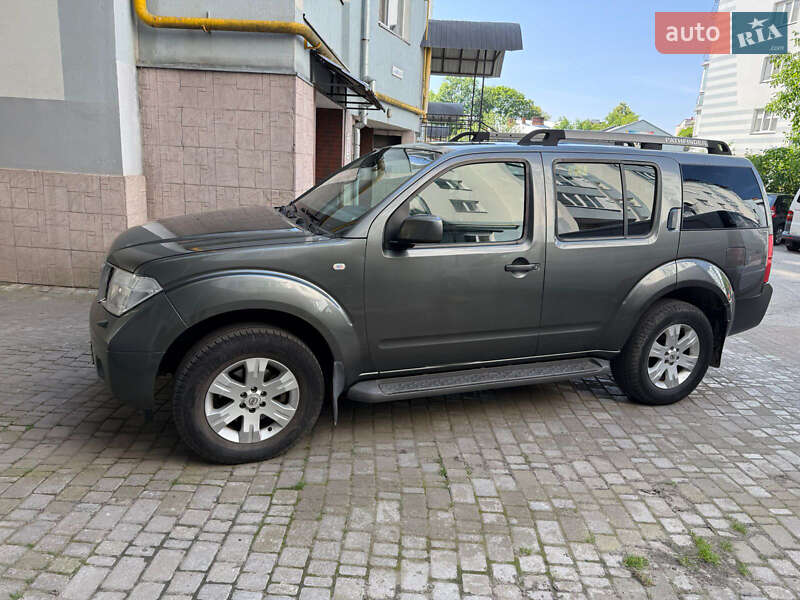 Позашляховик / Кросовер Nissan Pathfinder 2005 в Івано-Франківську