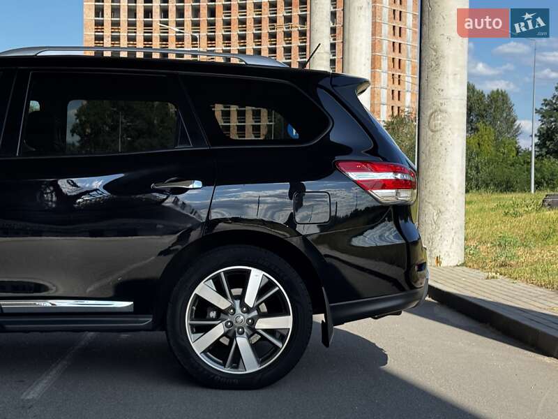 Внедорожник / Кроссовер Nissan Pathfinder 2013 в Киеве