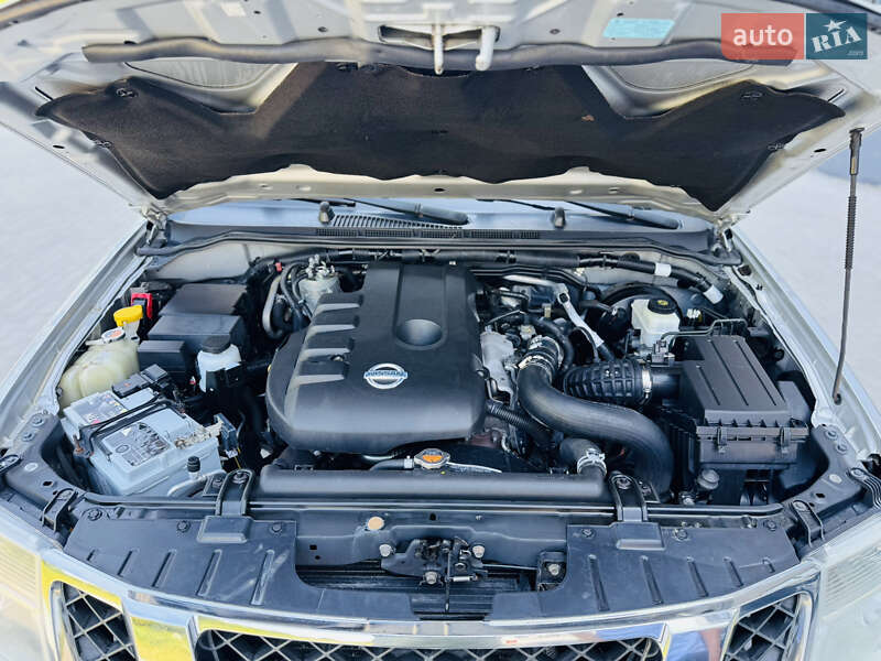 Внедорожник / Кроссовер Nissan Pathfinder 2013 в Ровно