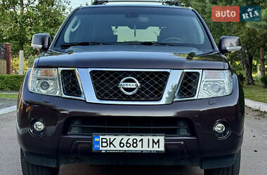 Внедорожник / Кроссовер Nissan Pathfinder 2011 в Ровно