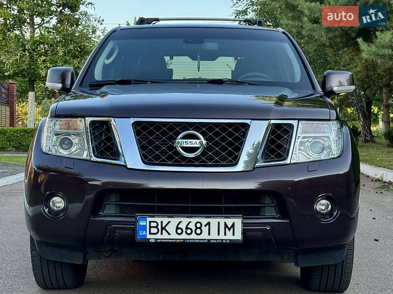 Позашляховик / Кросовер Nissan Pathfinder 2011 в 