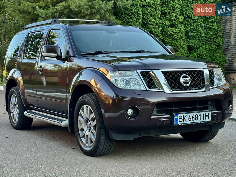 Внедорожник / Кроссовер Nissan Pathfinder 2011 в Ровно