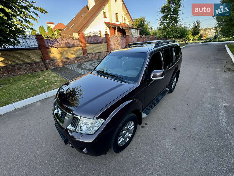 Внедорожник / Кроссовер Nissan Pathfinder 2011 в Ровно