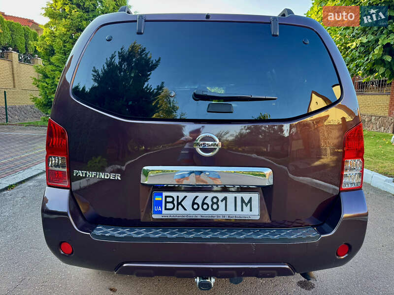 Внедорожник / Кроссовер Nissan Pathfinder 2011 в Ровно