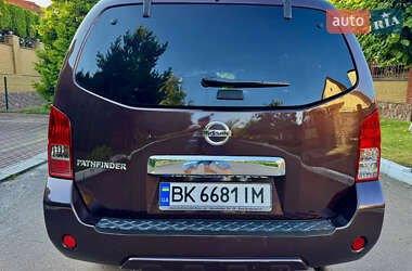 Позашляховик / Кросовер Nissan Pathfinder 2011 в 