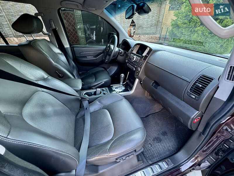 Внедорожник / Кроссовер Nissan Pathfinder 2011 в Ровно