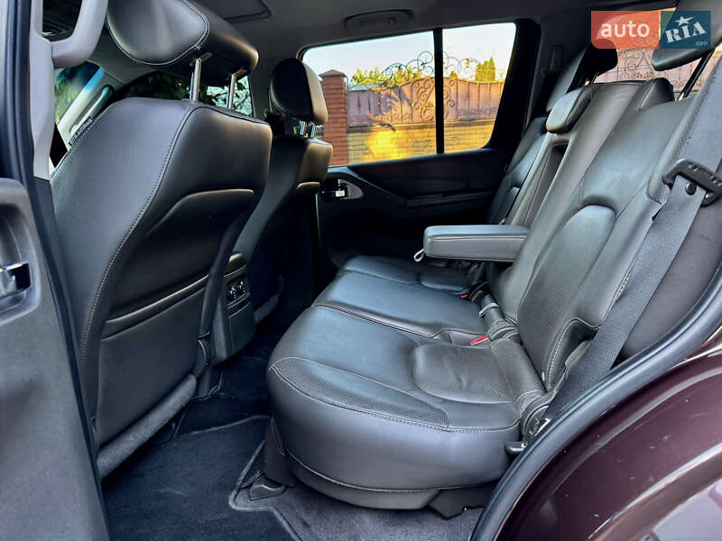 Внедорожник / Кроссовер Nissan Pathfinder 2011 в Ровно