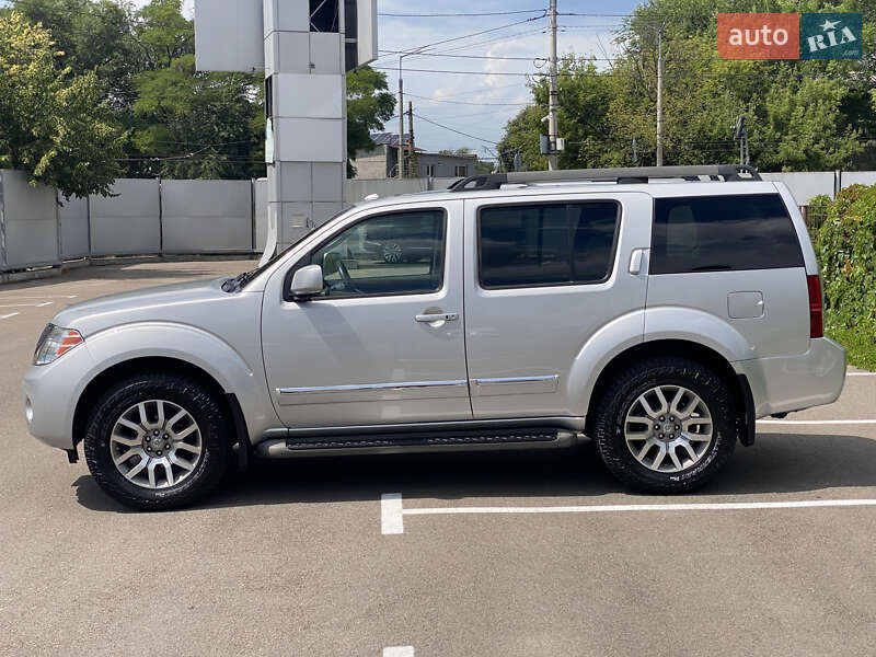 Позашляховик / Кросовер Nissan Pathfinder 2012 в Києві