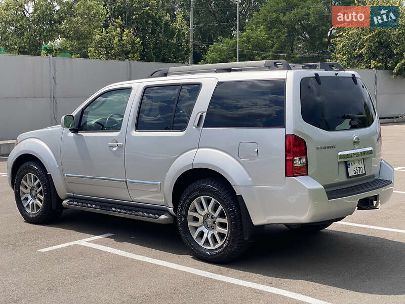 Позашляховик / Кросовер Nissan Pathfinder 2012 в Києві