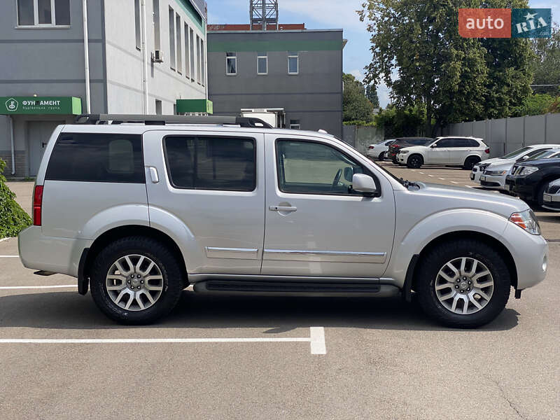 Позашляховик / Кросовер Nissan Pathfinder 2012 в Києві