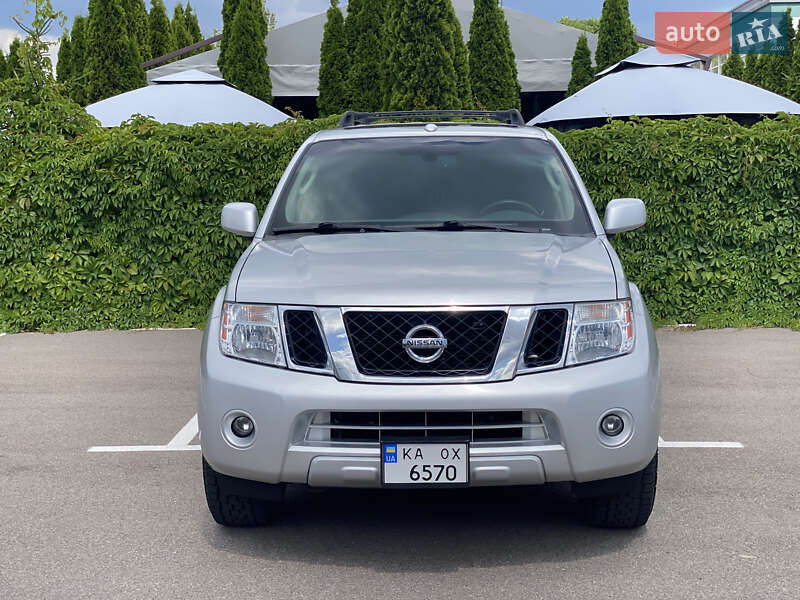 Позашляховик / Кросовер Nissan Pathfinder 2012 в Києві