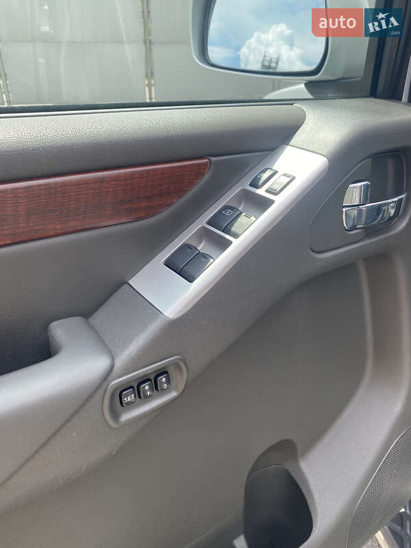 Позашляховик / Кросовер Nissan Pathfinder 2012 в Києві