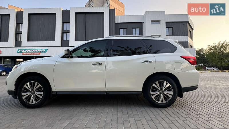 Внедорожник / Кроссовер Nissan Pathfinder 2016 в Каменском