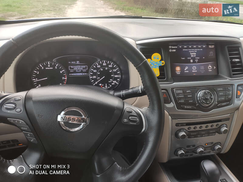 Внедорожник / Кроссовер Nissan Pathfinder 2016 в Каменском