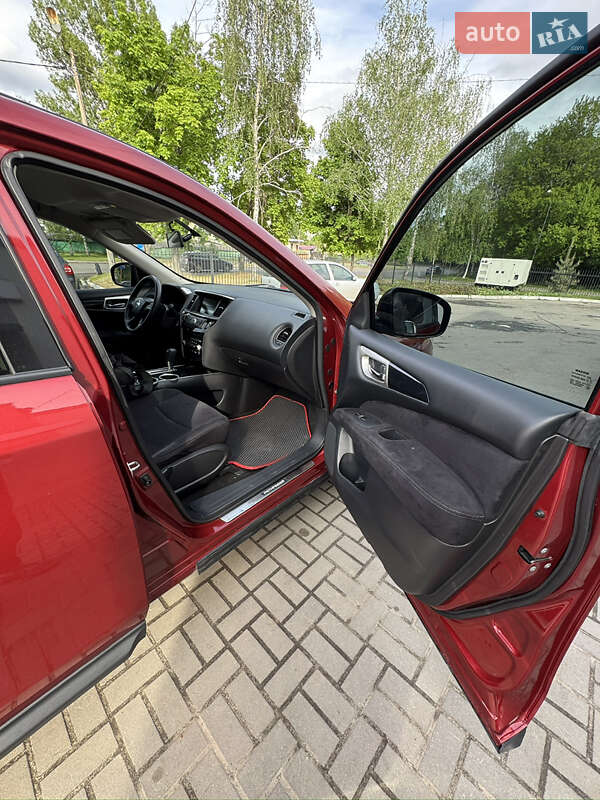 Позашляховик / Кросовер Nissan Pathfinder 2013 в Сумах