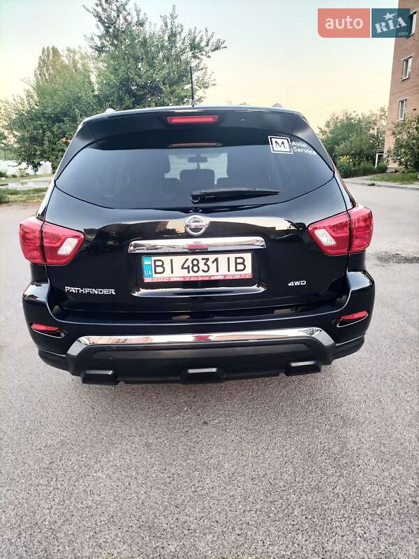 Позашляховик / Кросовер Nissan Pathfinder 2018 в Полтаві