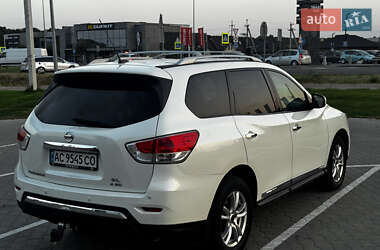 Внедорожник / Кроссовер Nissan Pathfinder 2015 в 