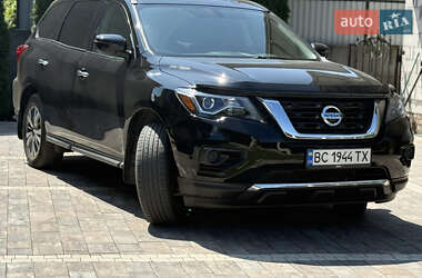 Позашляховик / Кросовер Nissan Pathfinder 2018 в Жовкві