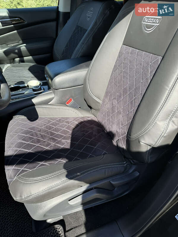 Позашляховик / Кросовер Nissan Pathfinder 2018 в Жовкві