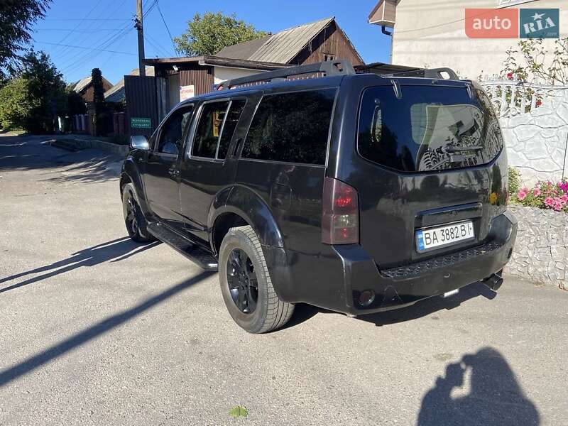 Внедорожник / Кроссовер Nissan Pathfinder 2006 в Александрие