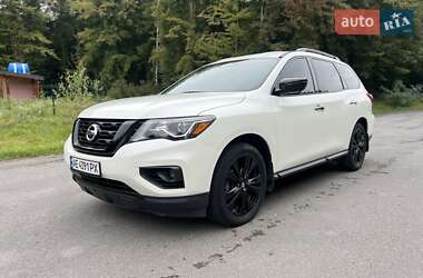 Позашляховик / Кросовер Nissan Pathfinder 2017 в Красилові