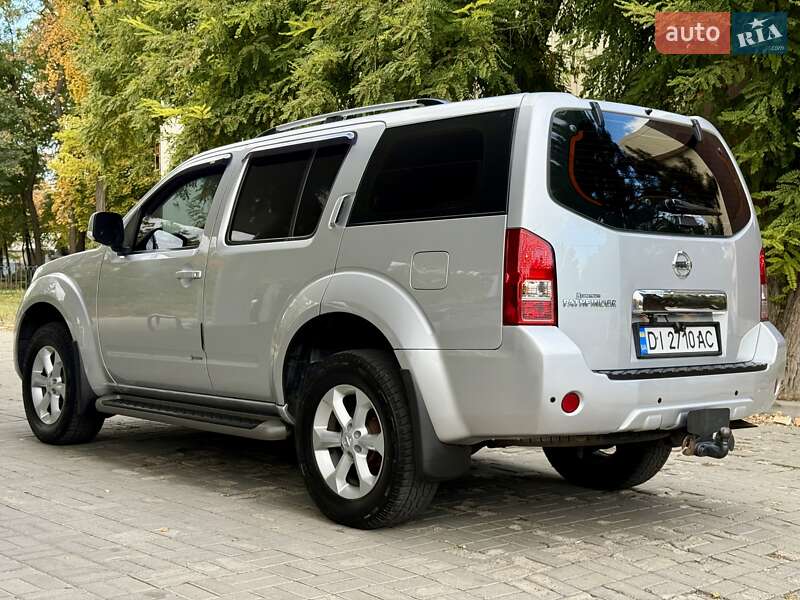 Внедорожник / Кроссовер Nissan Pathfinder 2012 в Днепре