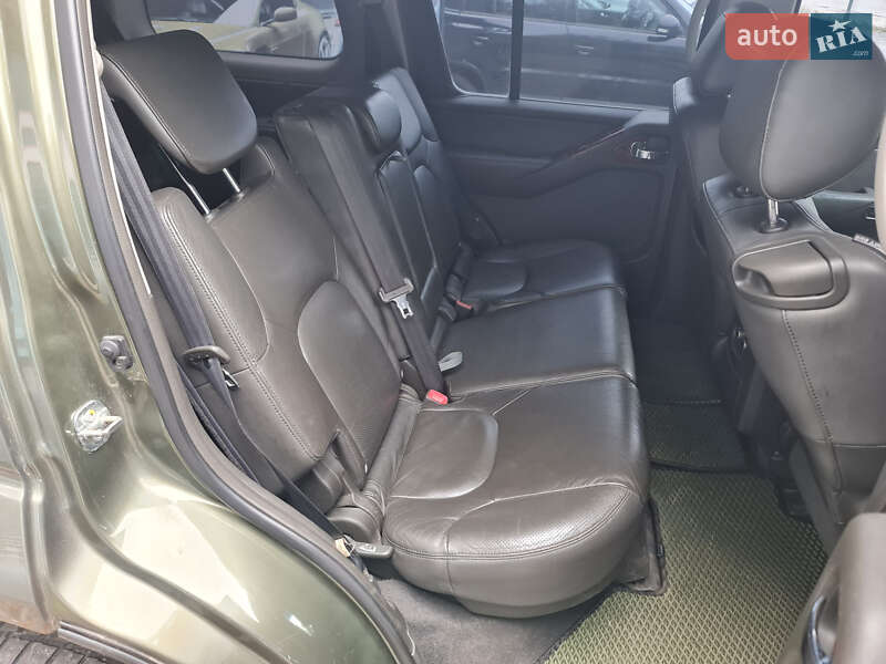 Внедорожник / Кроссовер Nissan Pathfinder 2005 в Киеве