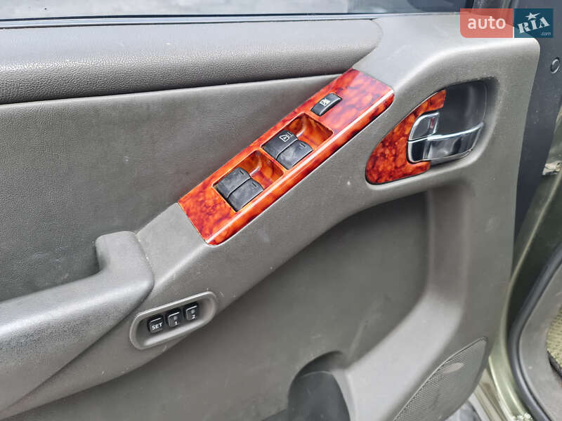 Внедорожник / Кроссовер Nissan Pathfinder 2005 в Киеве