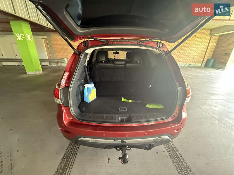 Внедорожник / Кроссовер Nissan Pathfinder 2015 в Львове