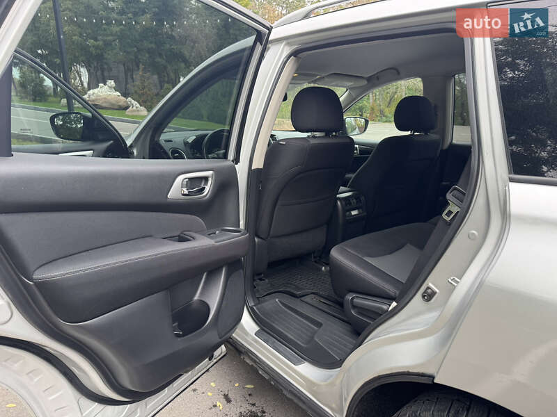 Внедорожник / Кроссовер Nissan Pathfinder 2016 в Киеве