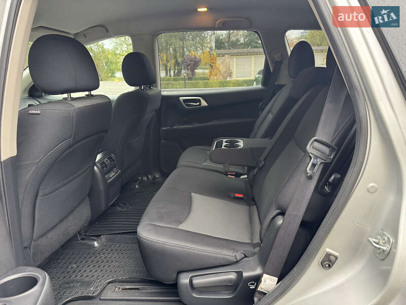 Внедорожник / Кроссовер Nissan Pathfinder 2016 в Киеве