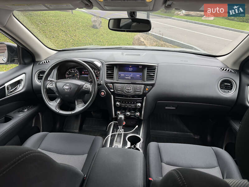 Внедорожник / Кроссовер Nissan Pathfinder 2016 в Киеве
