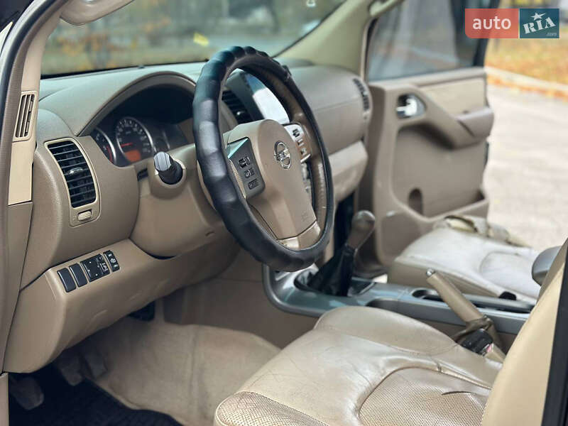 Внедорожник / Кроссовер Nissan Pathfinder 2007 в Днепре