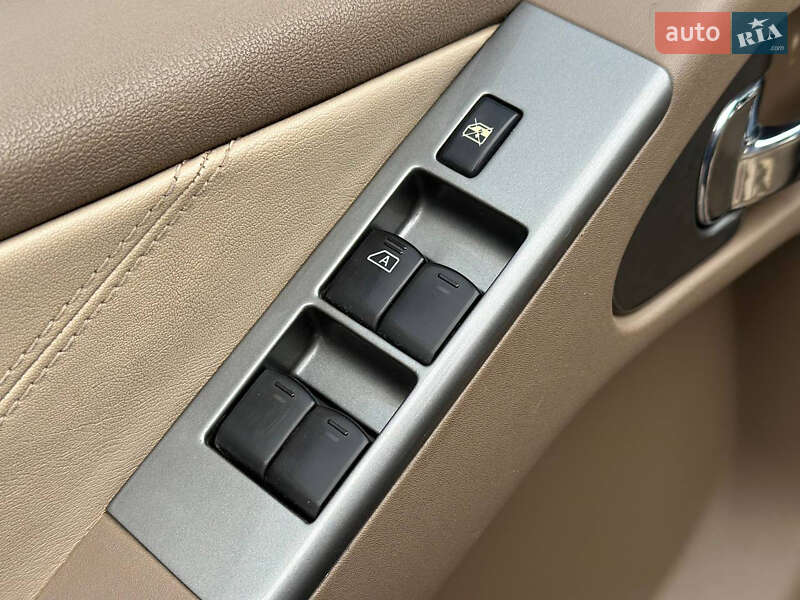 Внедорожник / Кроссовер Nissan Pathfinder 2007 в Днепре