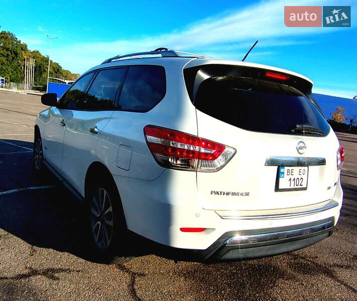 Внедорожник / Кроссовер Nissan Pathfinder 2013 в Николаеве