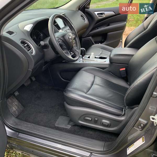 Внедорожник / Кроссовер Nissan Pathfinder 2017 в Вараше