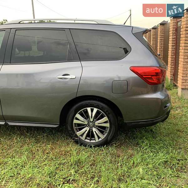 Внедорожник / Кроссовер Nissan Pathfinder 2017 в Вараше