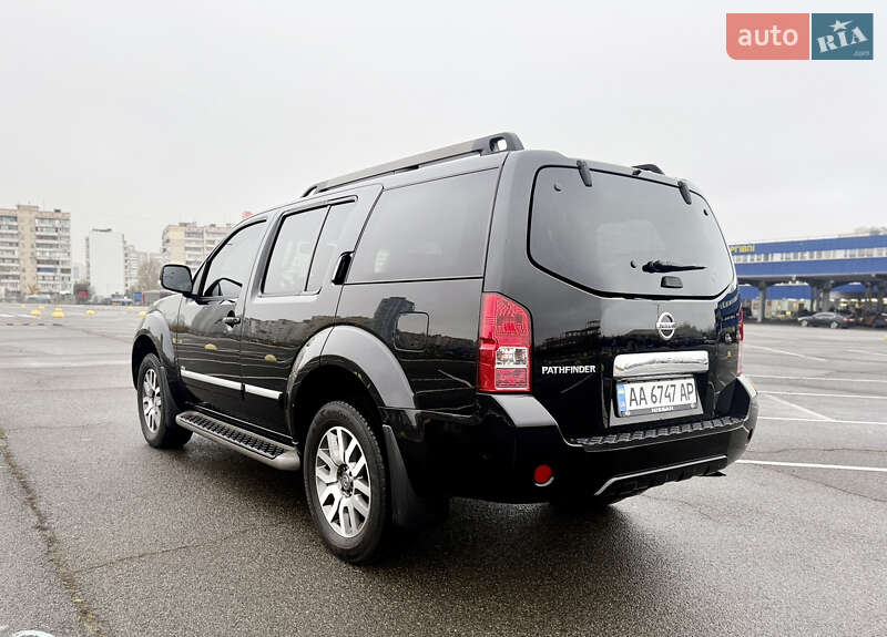 Внедорожник / Кроссовер Nissan Pathfinder 2011 в Киеве