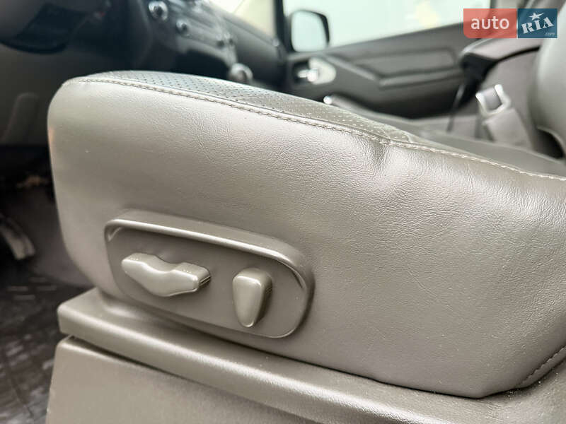 Внедорожник / Кроссовер Nissan Pathfinder 2011 в Киеве