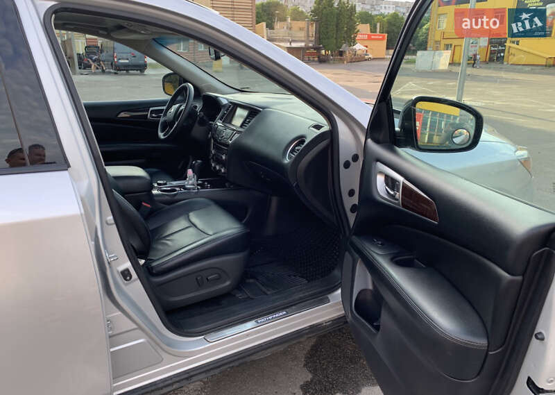 Позашляховик / Кросовер Nissan Pathfinder 2014 в Житомирі