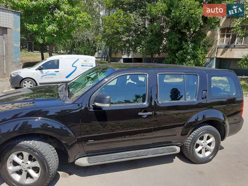 Позашляховик / Кросовер Nissan Pathfinder 2011 в Кривому Розі