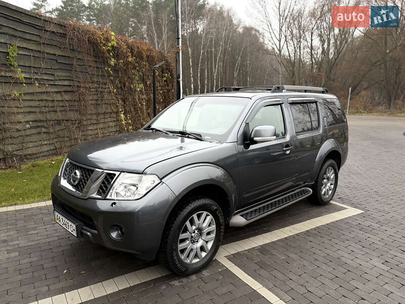 Внедорожник / Кроссовер Nissan Pathfinder 2010 в Киеве
