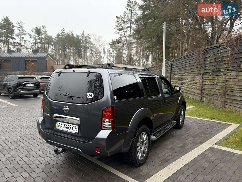 Внедорожник / Кроссовер Nissan Pathfinder 2010 в Киеве