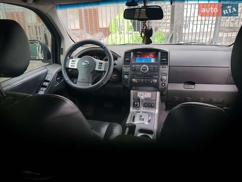 Внедорожник / Кроссовер Nissan Pathfinder 2011 в Черкассах