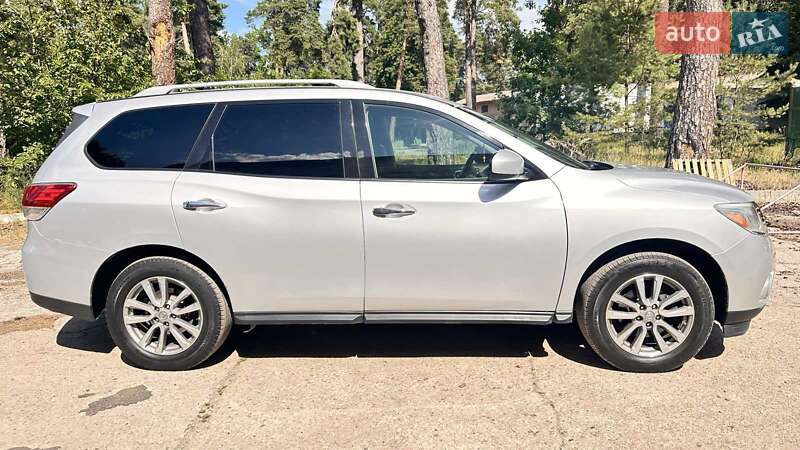 Позашляховик / Кросовер Nissan Pathfinder 2016 в Києві