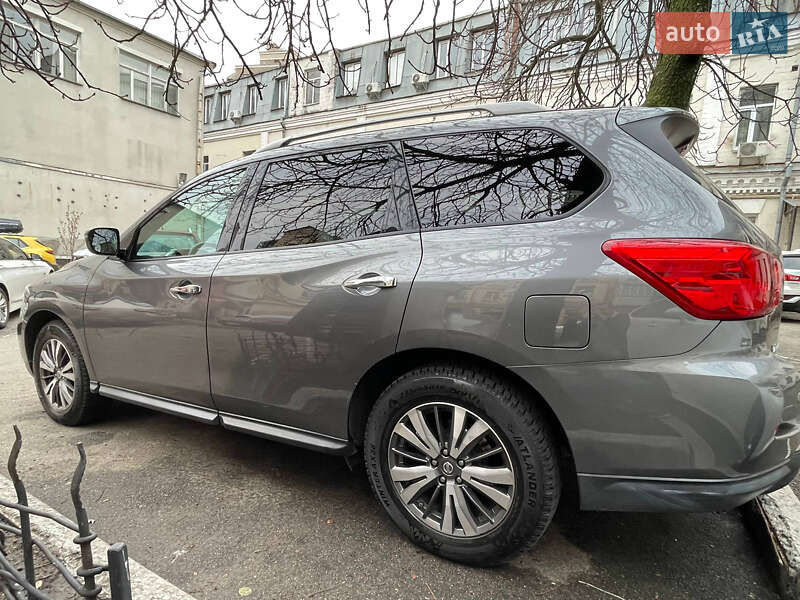 Внедорожник / Кроссовер Nissan Pathfinder 2016 в Киеве