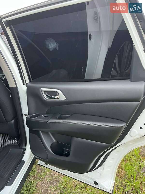 Позашляховик / Кросовер Nissan Pathfinder 2017 в Олександрії